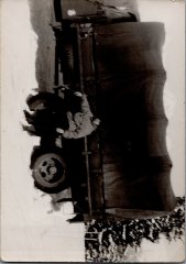 Photo d’André MOCCAND devant un camion militaire