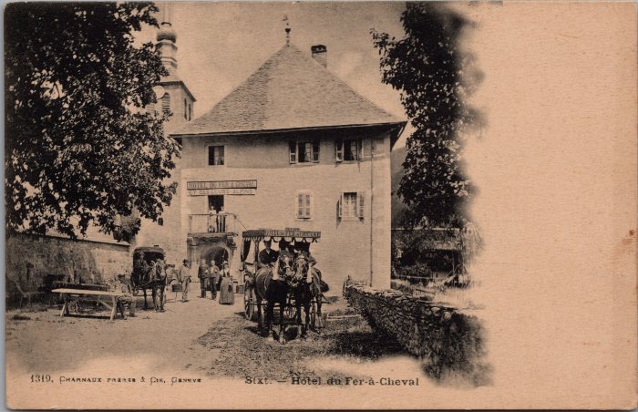Hôtel du Fer-à-Cheval et ses calèches