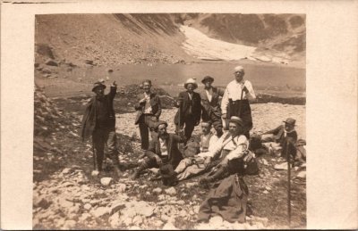 Photo de groupe à coter du lac de la Vogealle