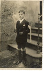 Carte Postale - photo d'un jeune garçon communiant