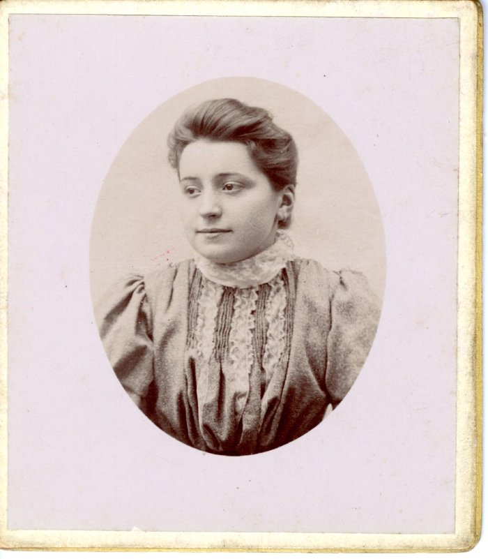 Portrait de Lucie DEFFAYET