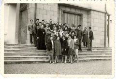 Photo de groupe de la Chorale Paroissiale d'une sortie à Colmar - 1962