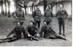 Photo d'un groupe de militaires dans les années 40