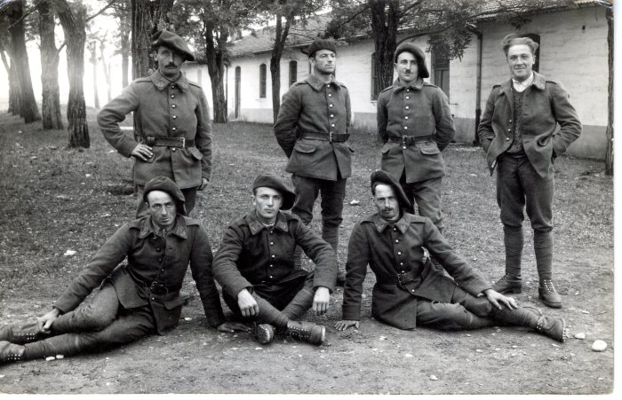 Photo d'un groupe de militaires dans les années 40